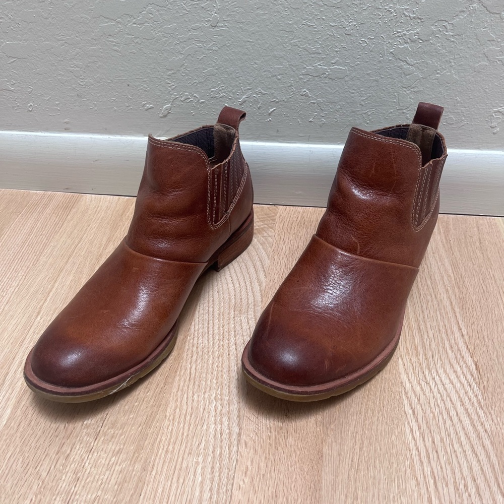Womens size 9M Sofft leather ankle boots